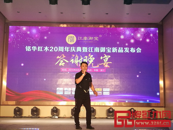 著名的歌手高安现场演唱