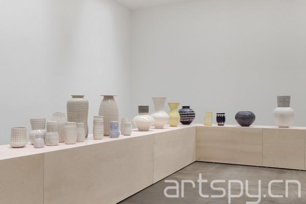 日本艺术家Shio Kusaka作品展日前在洛杉矶Blum & Poe画廊举行