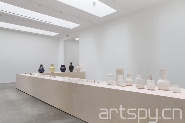日本艺术家Shio Kusaka作品展日前在洛杉矶Blum & Poe画廊举行