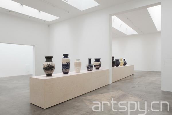 日本艺术家Shio Kusaka作品展日前在洛杉矶Blum & Poe画廊举行