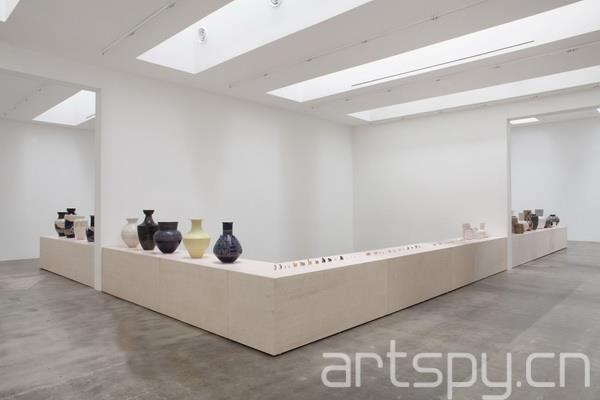 日本艺术家Shio Kusaka作品展日前在洛杉矶Blum & Poe画廊举行