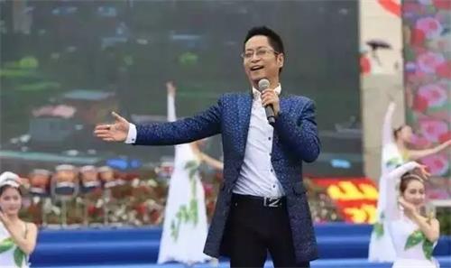 歌手金山：站在艺术高端 将爱进行到底