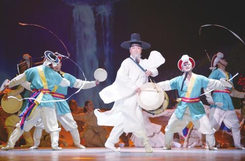 中国朝鲜族舞蹈艺术光荣绽放