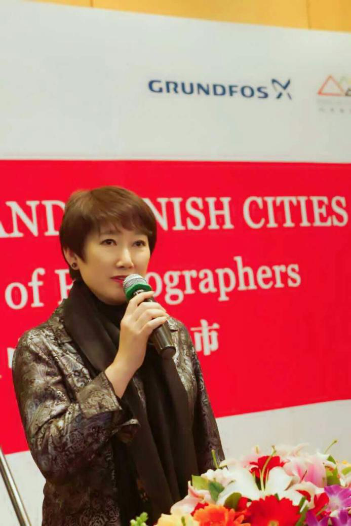 “2065:摄影师眼中的中丹城市”画册在京发布