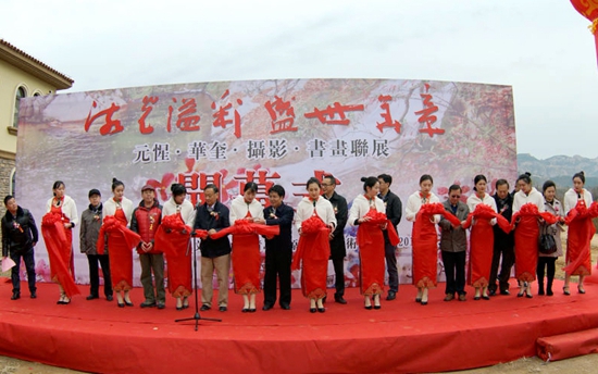 流光溢彩•盛世华章——元惺华奎摄影书画联展在青岛举行