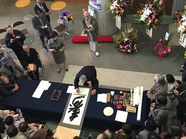 热烈庆祝马场惠峰九十寿纪念写经书展在日本开幕