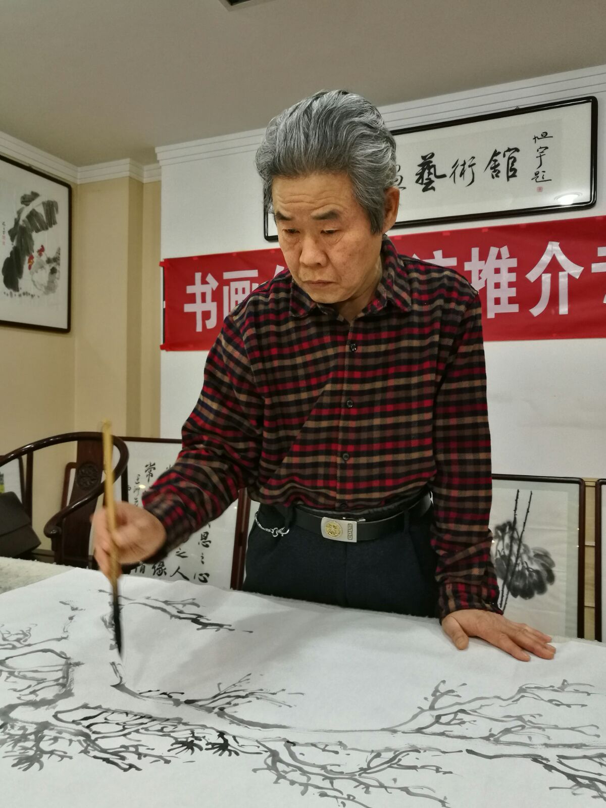书画家迎新年联谊笔会在明月书画艺术馆举行
