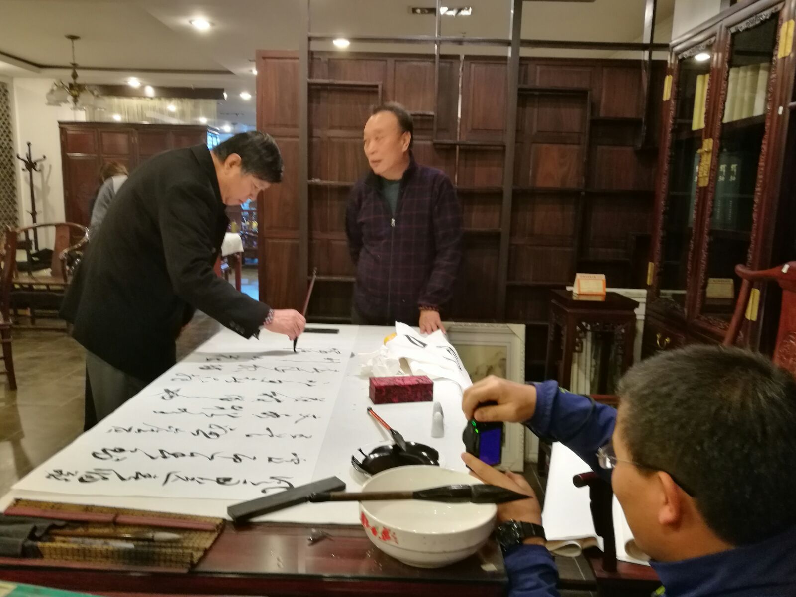 书画家迎新年联谊笔会在明月书画艺术馆举行