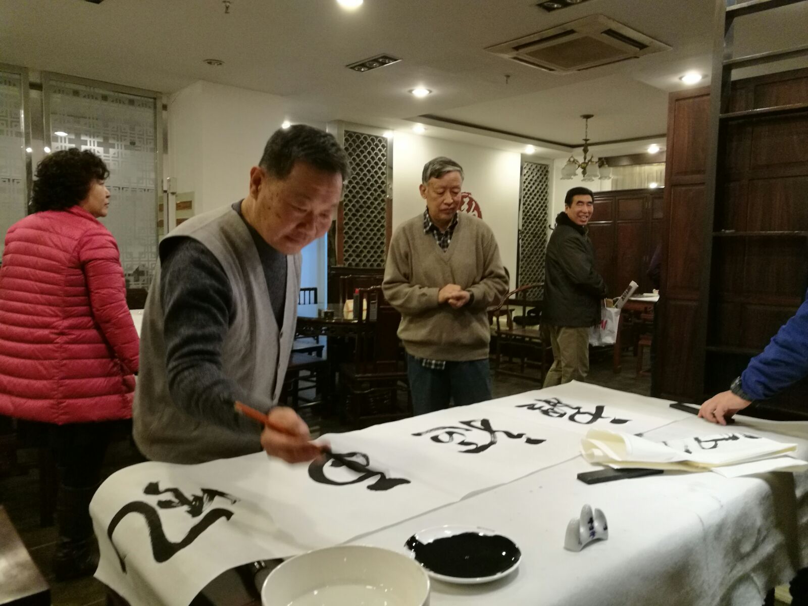 书画家迎新年联谊笔会在明月书画艺术馆举行