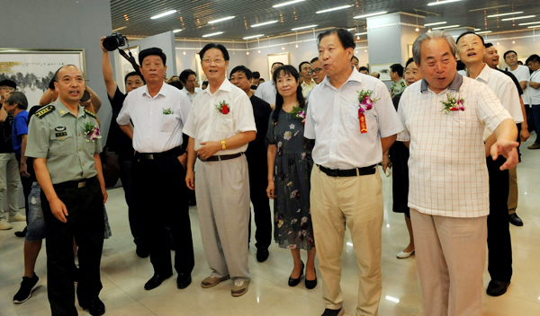 庆祝中国人民解放军九十周年 胡国伟中国画作品展在郑州举办