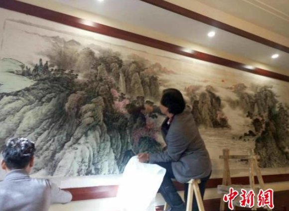 修复古书画40载的“画郎中”：“跪着”复原古书画神韵