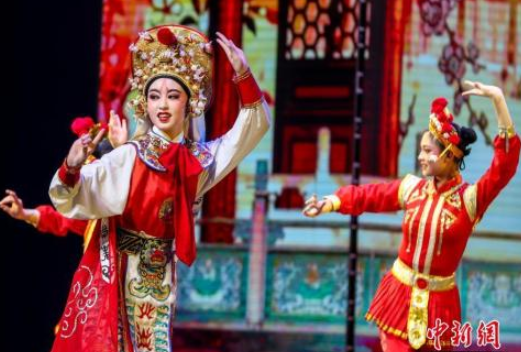 戏曲发展仍有难题待解：古老艺术如何继续前行？