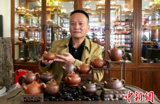 广东潮州手拉壶大师张瑞端：历时12载创作12生肖壶贺岁