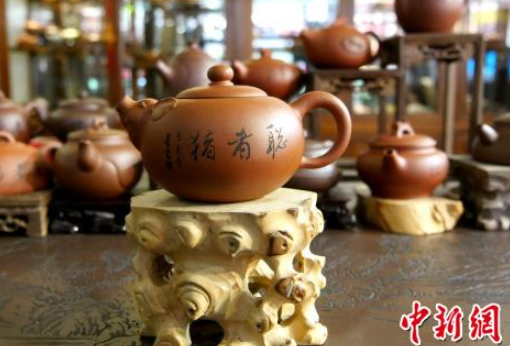 广东潮州手拉壶大师张瑞端：历时12载创作12生肖壶贺岁
