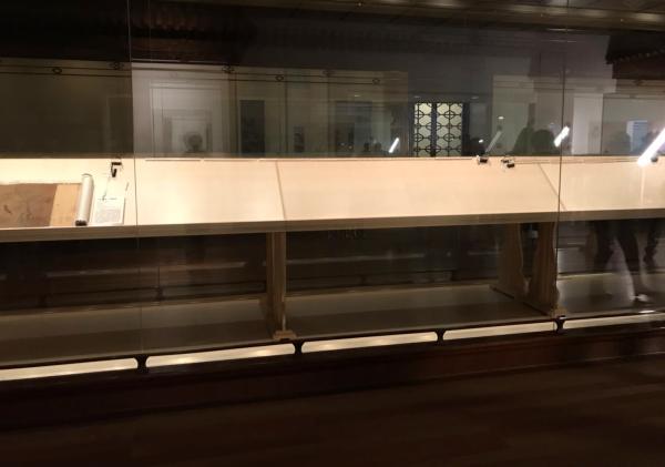 董其昌大展最后一次换展：董源“待渡图”与顾绣东山图