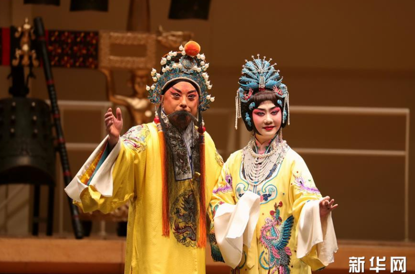 中国编钟和京剧在美演出 悠扬古乐声 欢喜中国年
