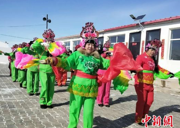 内蒙古西部乡村“复活”社火传统 为精神生活“脱贫”