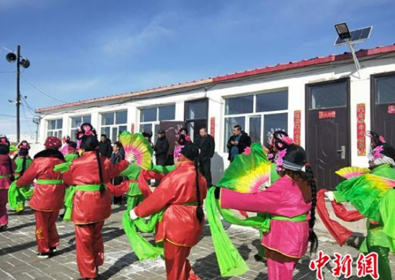 内蒙古西部乡村“复活”社火传统 为精神生活“脱贫”
