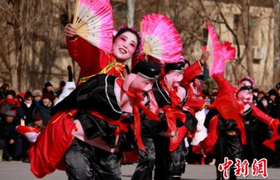 甘肃敦煌传统民俗扎堆“春节档期” 促非遗保护传承