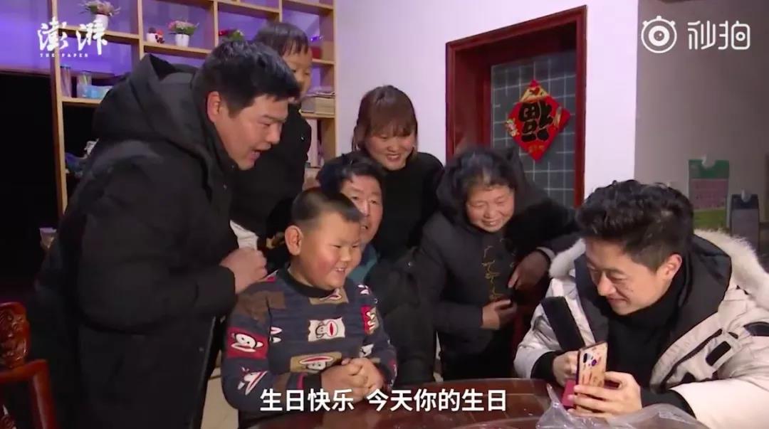 女婴被弃24年后亲妈泪崩忏悔，女儿答：没关系，扔了是好事！