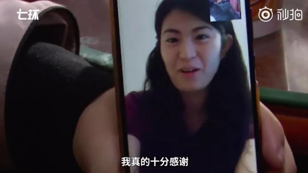 女婴被弃24年后亲妈泪崩忏悔，女儿答：没关系，扔了是好事！