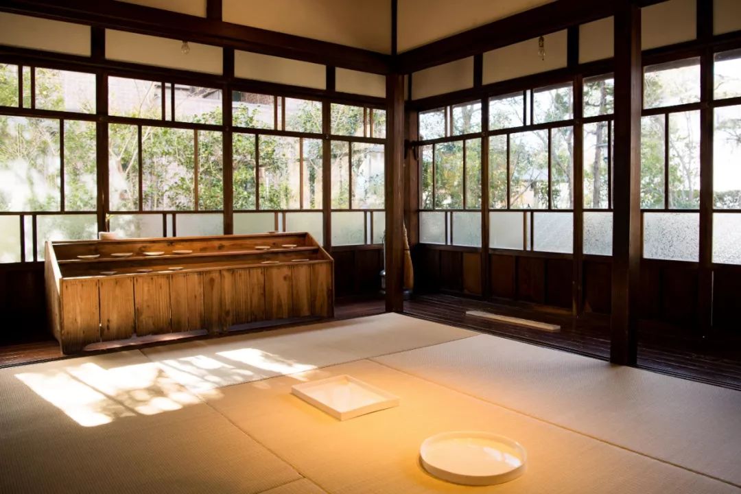 独家探访日本最美器物店，一年24场展览场场轰动