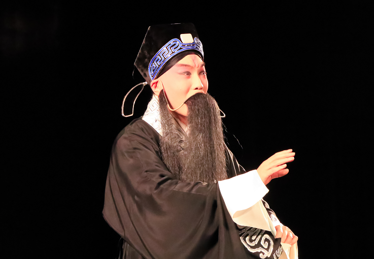 中国古典传奇“赵氏孤儿案” 新编小剧场昆剧《易•子》在上海长江剧场拉开帷幕