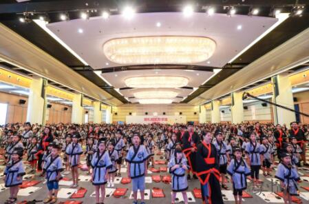 全国78城上万名孩童成功挑战世界记录“全球开笔礼”