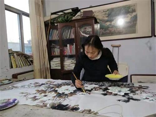 书画家李文进/彩墨绝代天香色 众芳燕舞写春秋