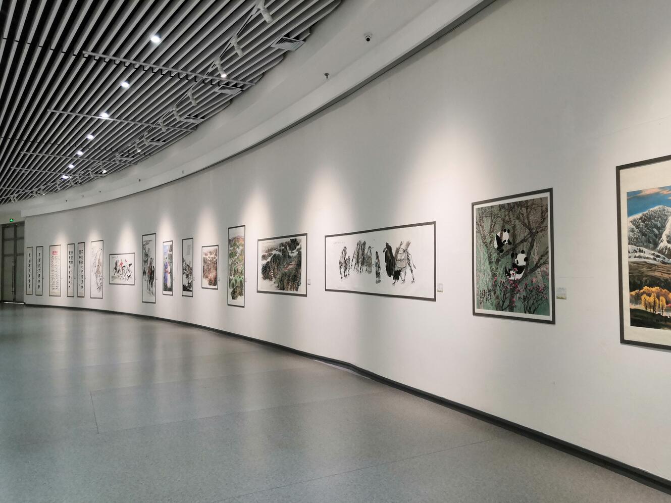 “庆建国七十周年 喜迎十四冬 天高云淡·中国艺术名家草原风情作品展”开幕