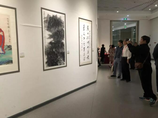 “庆建国七十周年 喜迎十四冬 天高云淡·中国艺术名家草原风情作品展”开幕