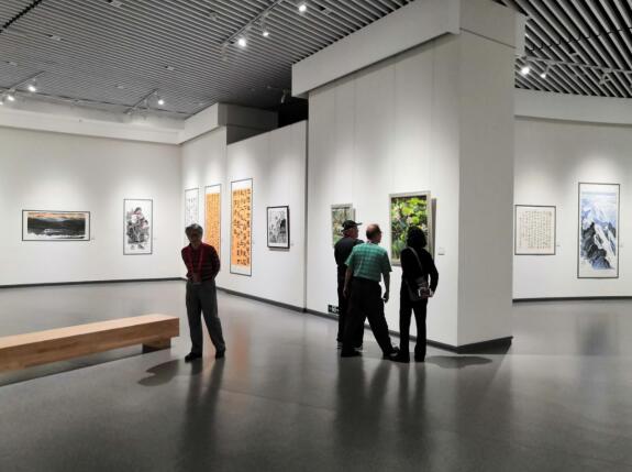 “庆建国七十周年 喜迎十四冬 天高云淡·中国艺术名家草原风情作品展”开幕