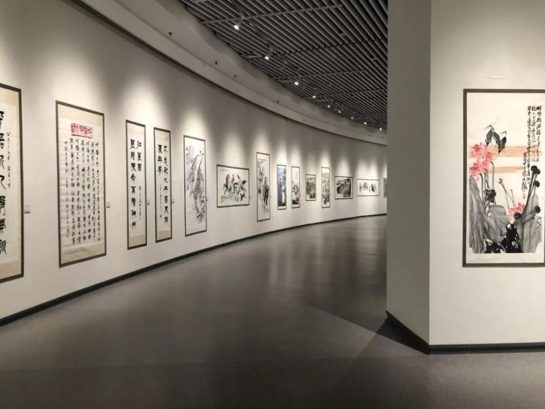 “庆建国七十周年 喜迎十四冬 天高云淡·中国艺术名家草原风情作品展”开幕